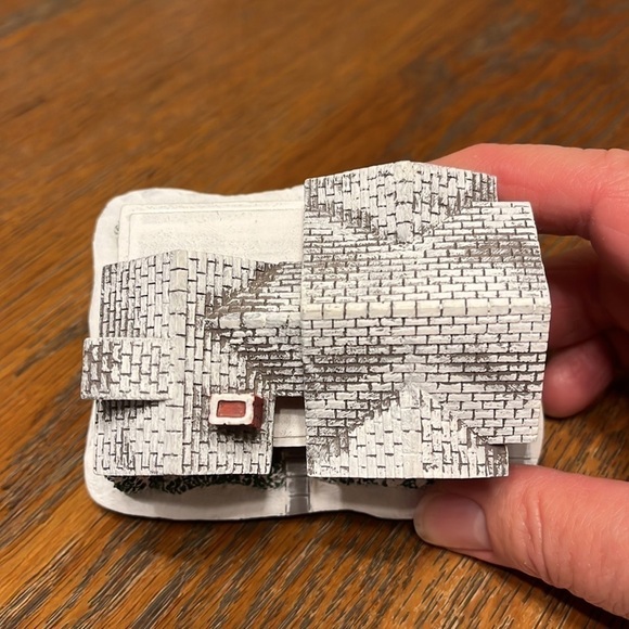 Norman Rockwell “The Bank” the sixth issue in Rockwell’s main street collection - Picture 4 of 8